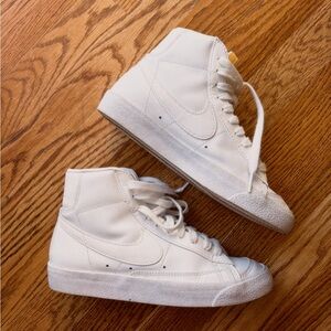 Nike Women's Blazer Mid '77 Sneakers Size 6.5